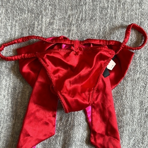 *NWT Victoria’s Secret Satin Red Bow Low Rise V String Thong - Picture 3 of 5